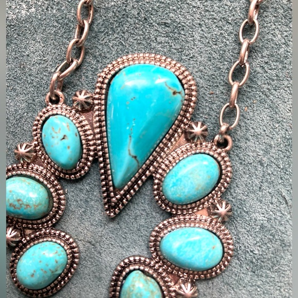 Faux Turquoise Squash necklace - Picture 3 of 4